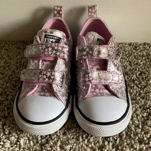 Toddler silver and pink stars velcro Converse
